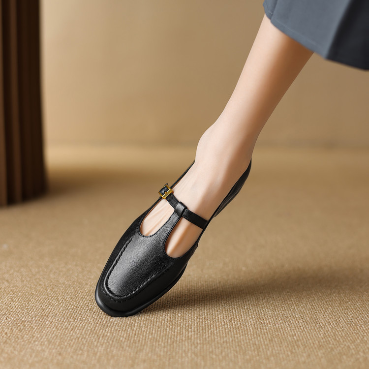 Elegant Women's Flat Shoes in Black or Brown - Image 2