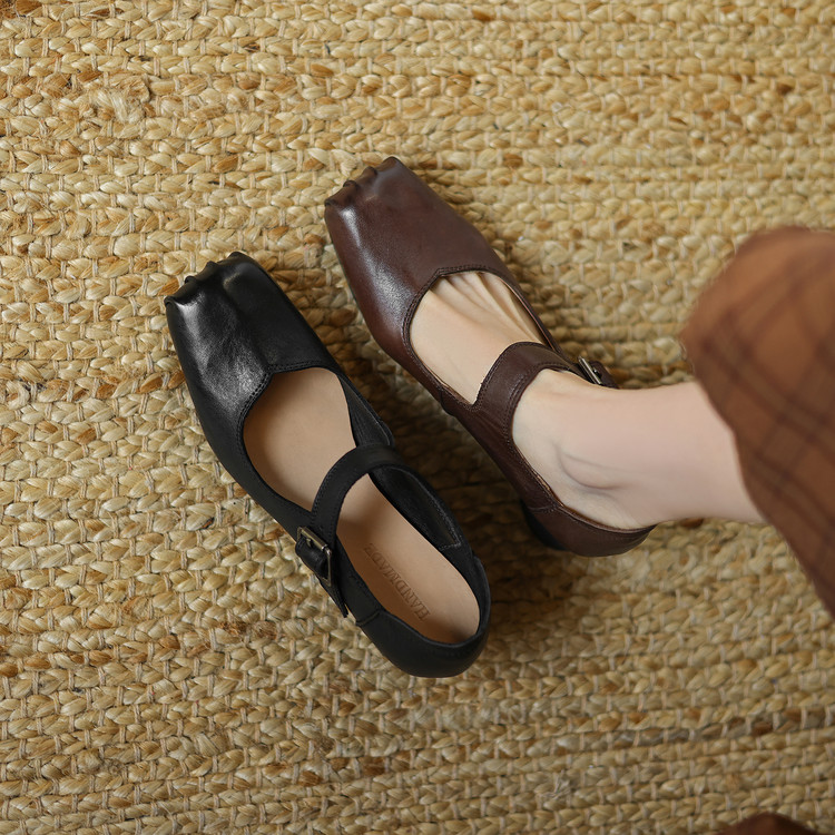 Fashion Flat Shoes in Horse Leather with Rubber Sole - Image 4