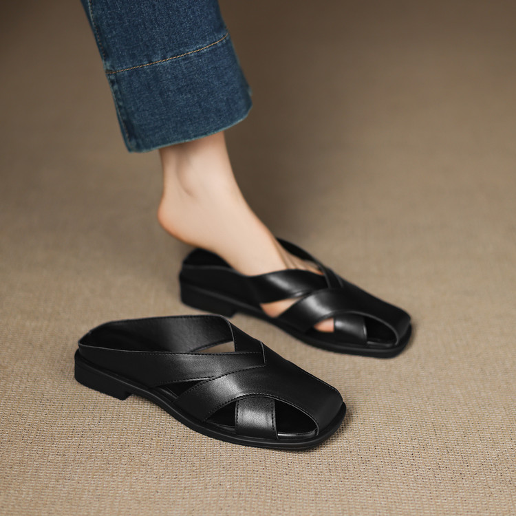 Minimalist Closed Toe Slippers with Microfiber Upper and Rubber Sole