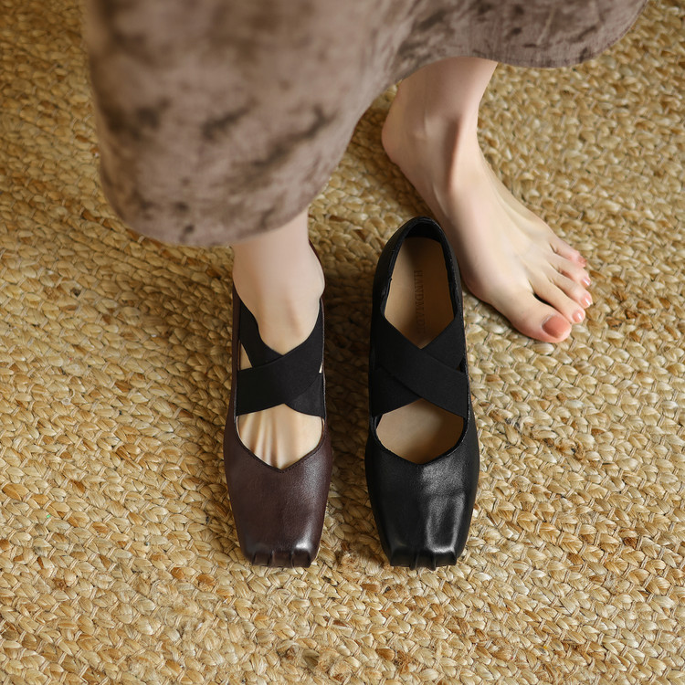 Minimalist Square Toe Mid Heel Pump