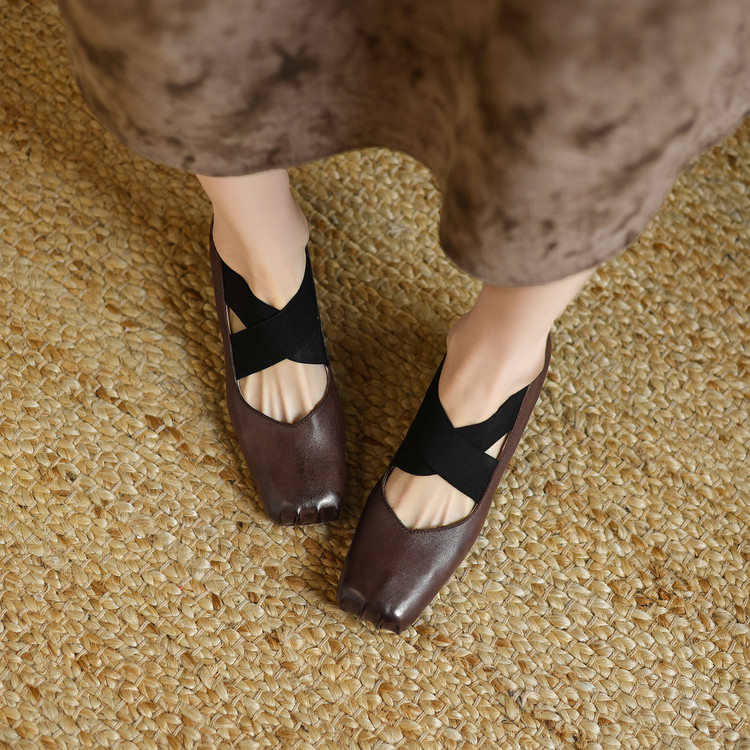 Minimalist Square Toe Mid Heel Pump - Image 3