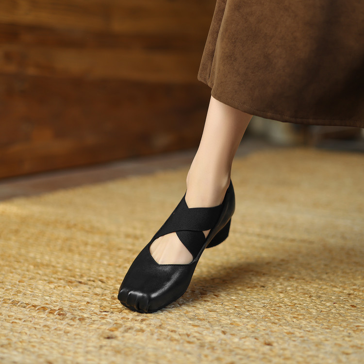 Minimalist Square Toe Mid Heel Pump - Image 5