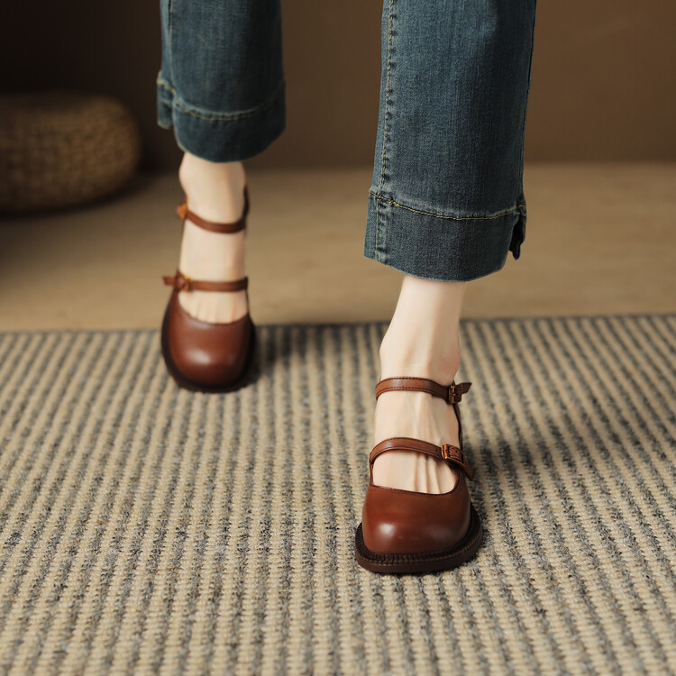 Women's Closed Toe High Heel Sandals - Leather, Chunky Heel, Summer 2024 - Image 5