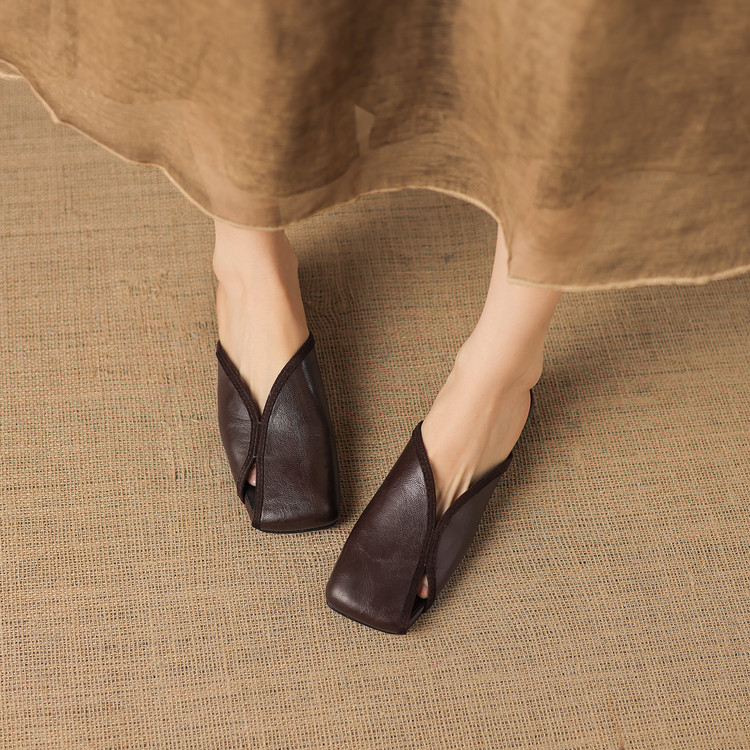Women's Closed Toe Slippers with Square Toe and Flat Heel - Image 3