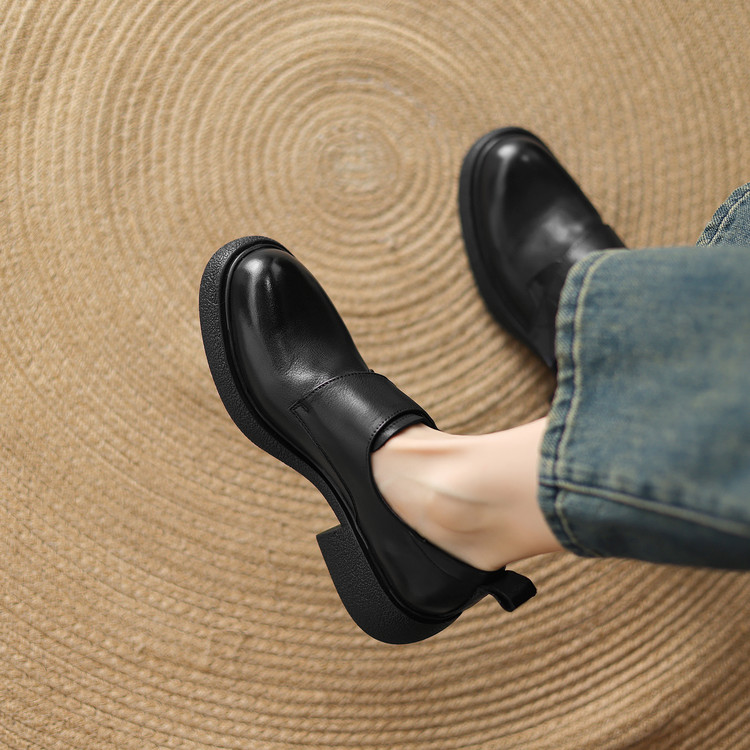 Women's Deep Mouth Slip-On Shoes in Black or Brown