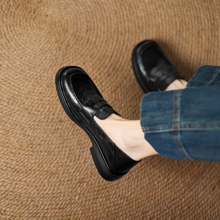 Women's Leather Loafers Flat Shoes Round Toe Slip-On - Image 4