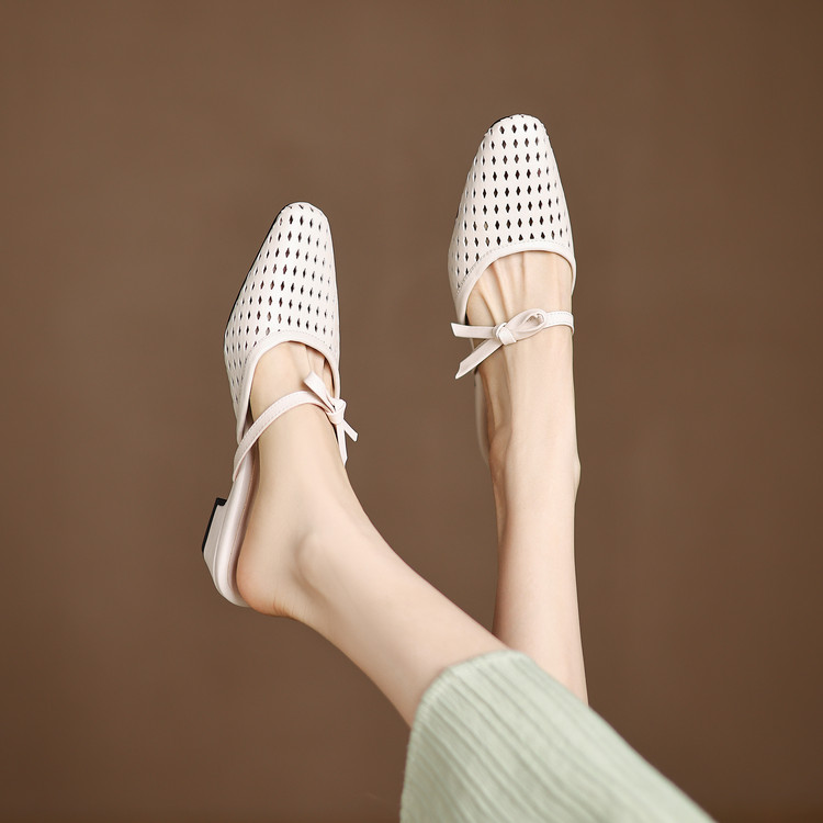 Women's Retro Closed Toe Slippers with Mid Chunky Heel - Image 3