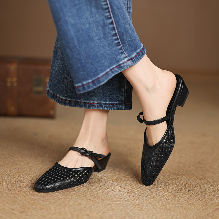 Women's Retro Closed Toe Slippers with Mid Chunky Heel - Image 5