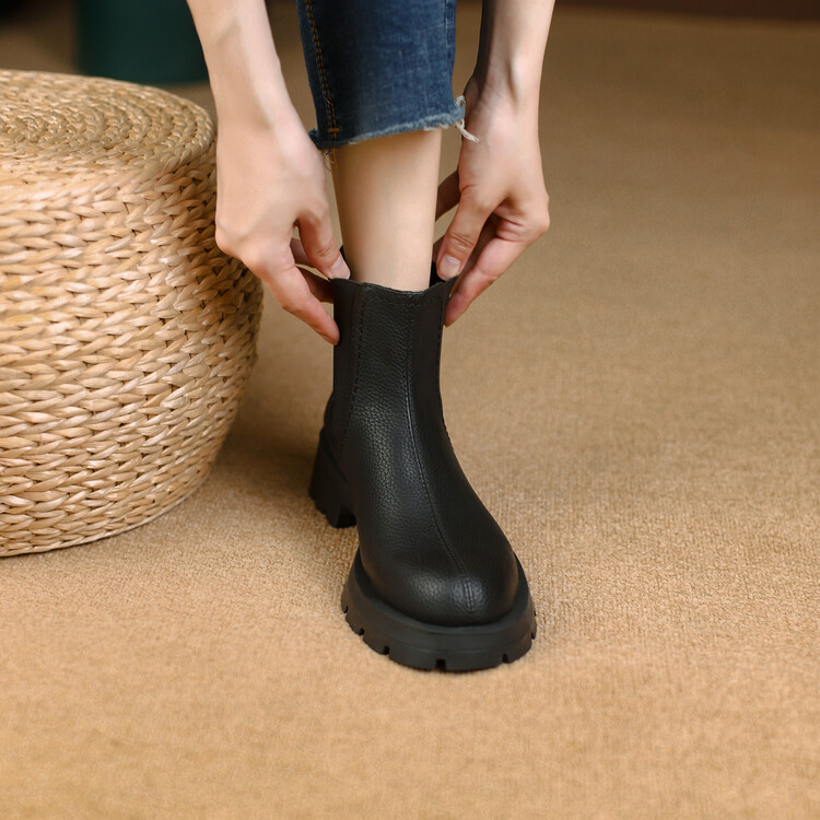 Women's Retro Leather Ankle Boots with Chunky Mid Heel and Side Zipper - Image 2